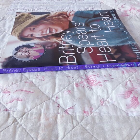 2000 Britney Spears Heart to Heart Book - Picture 3 of 10